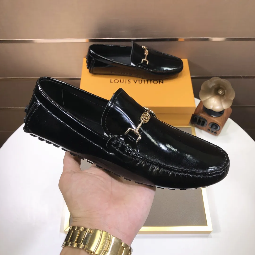 Men's men's shoes 💰420💰 [LV Doudou Shoes] (sheepskin lining) new model is on the market, available on the official website. The new Doudou shoes are processed into single-color materials, and the uppers are made of imported cowhide material. The body of the shoe is fully hemmed with mark thread, and is lined with imported original cowhide leather. The elegant shoe shape is super suitable for all-matching, and the size is 38-44.